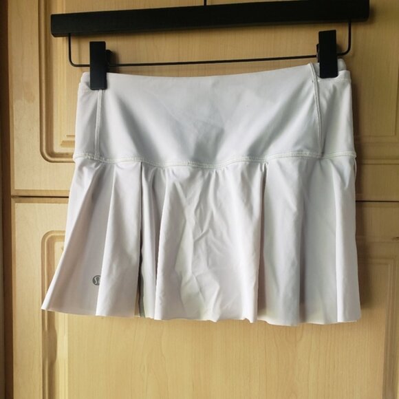 Rare Lululemon White Tennis Skirt with Ruffle Detail Side Slide Size 4 - Picture 4 of 13